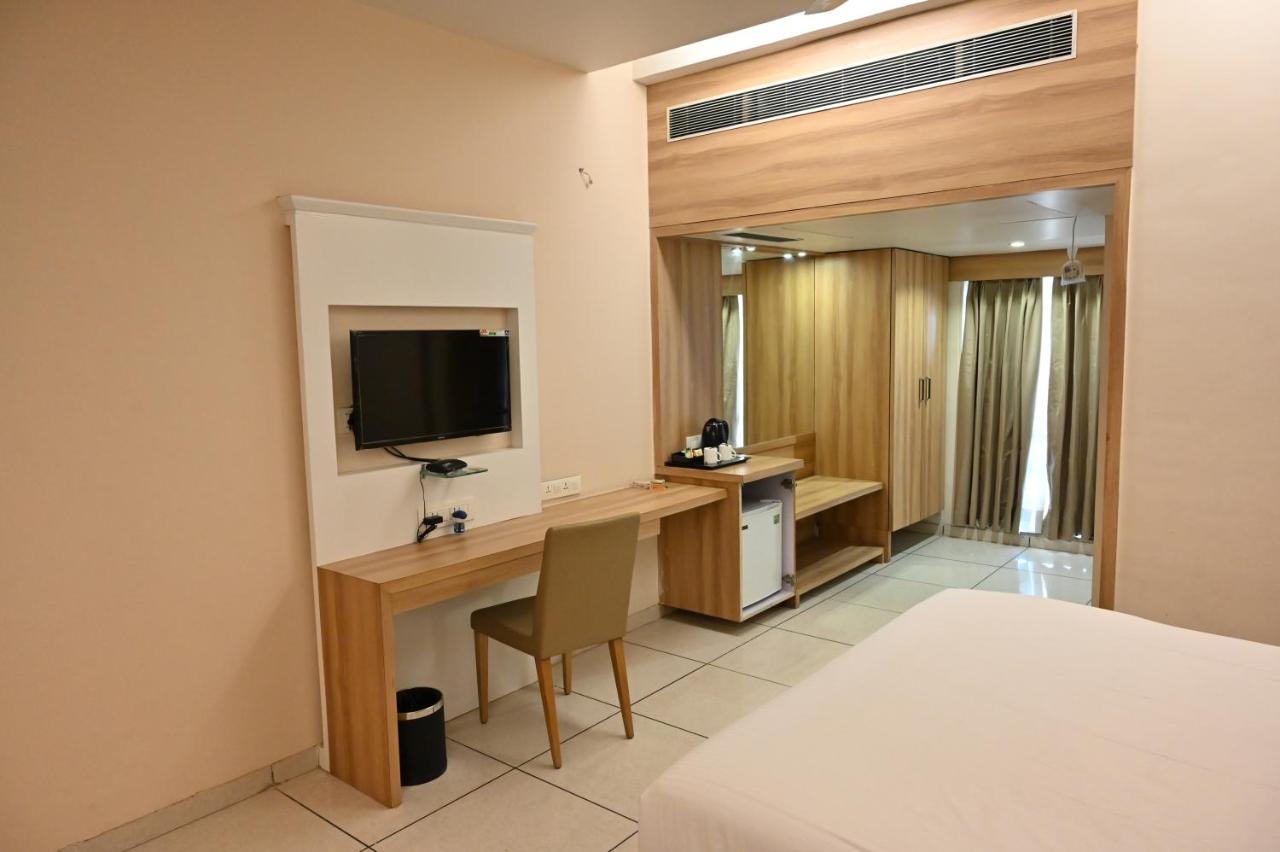 Rang Lords Inn Bharuch Екстер'єр фото