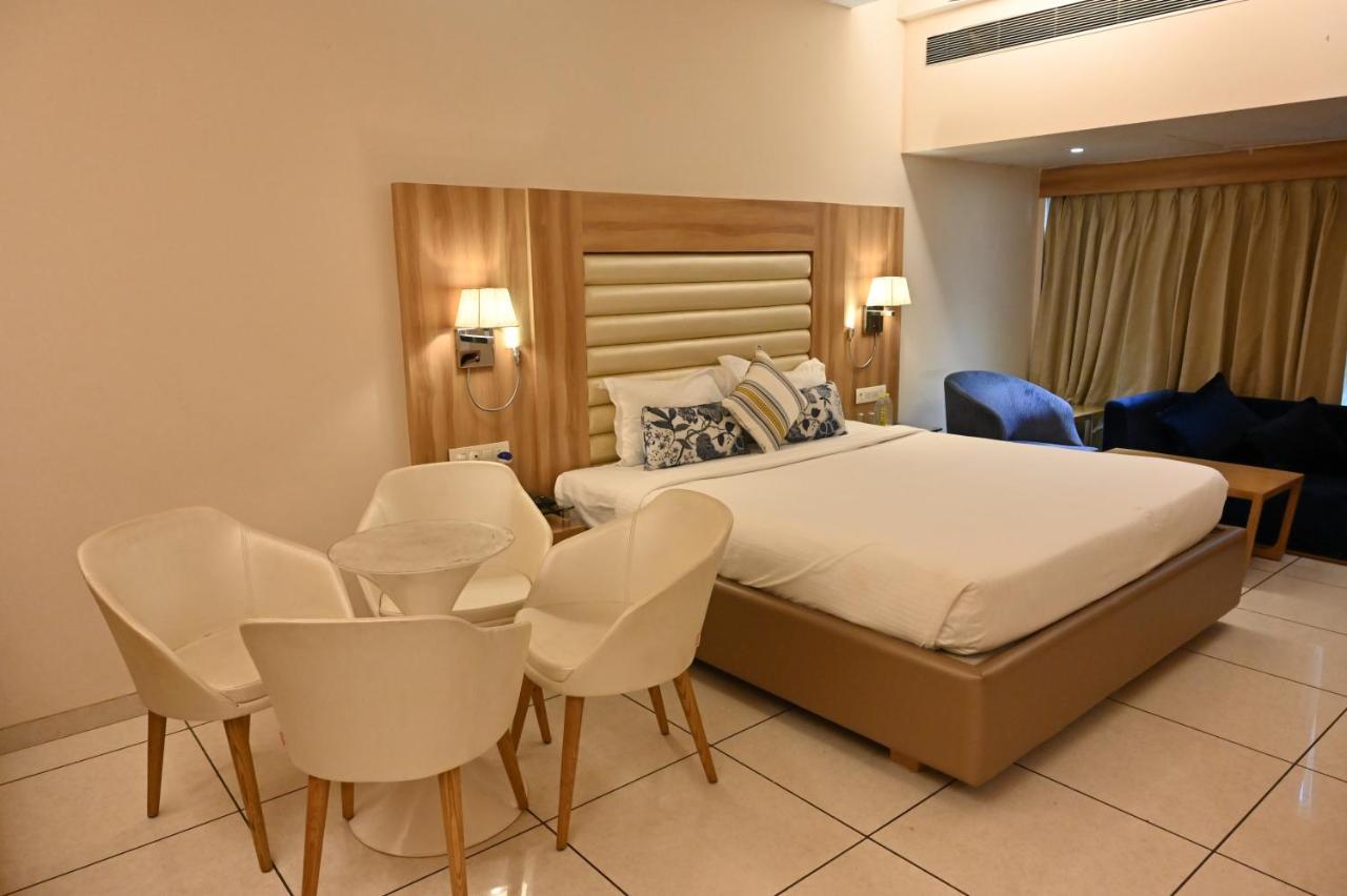 Rang Lords Inn Bharuch Екстер'єр фото