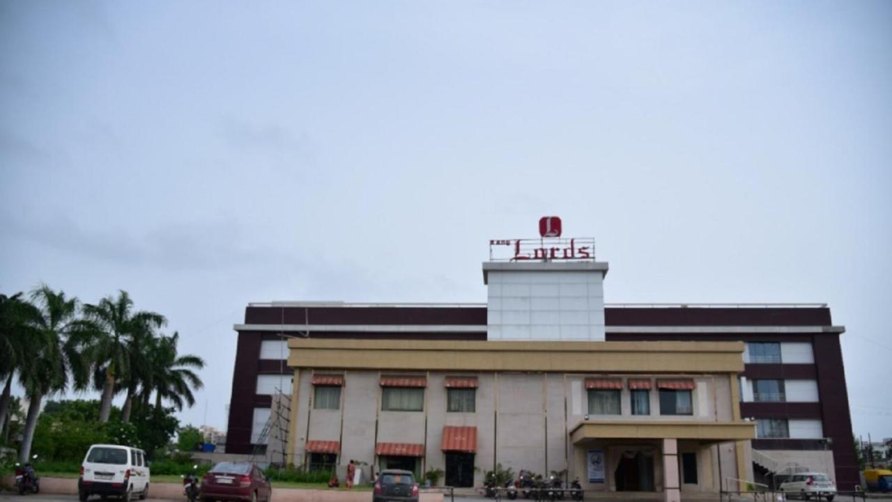 Rang Lords Inn Bharuch Екстер'єр фото
