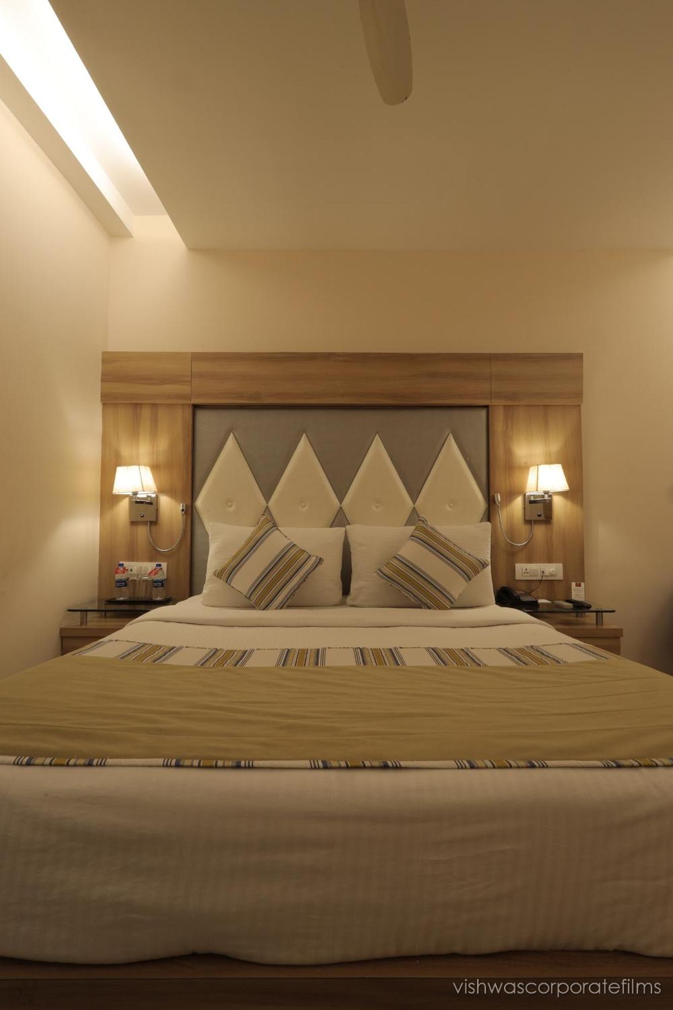 Rang Lords Inn Bharuch Екстер'єр фото
