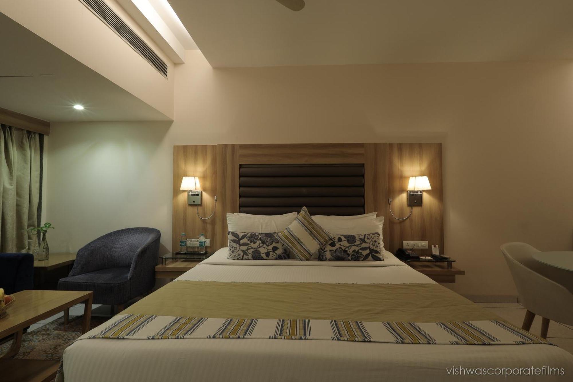 Rang Lords Inn Bharuch Екстер'єр фото