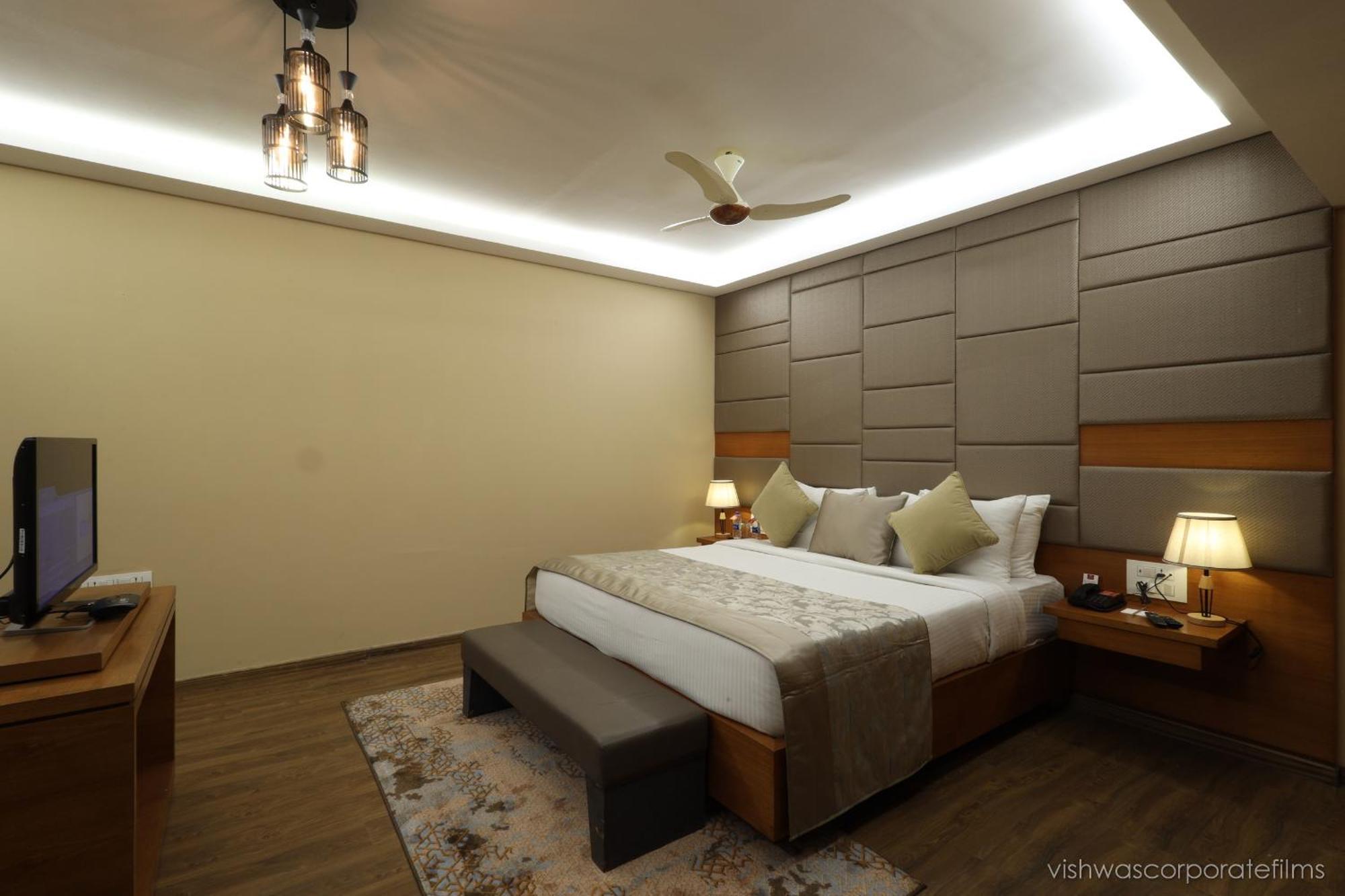 Rang Lords Inn Bharuch Екстер'єр фото