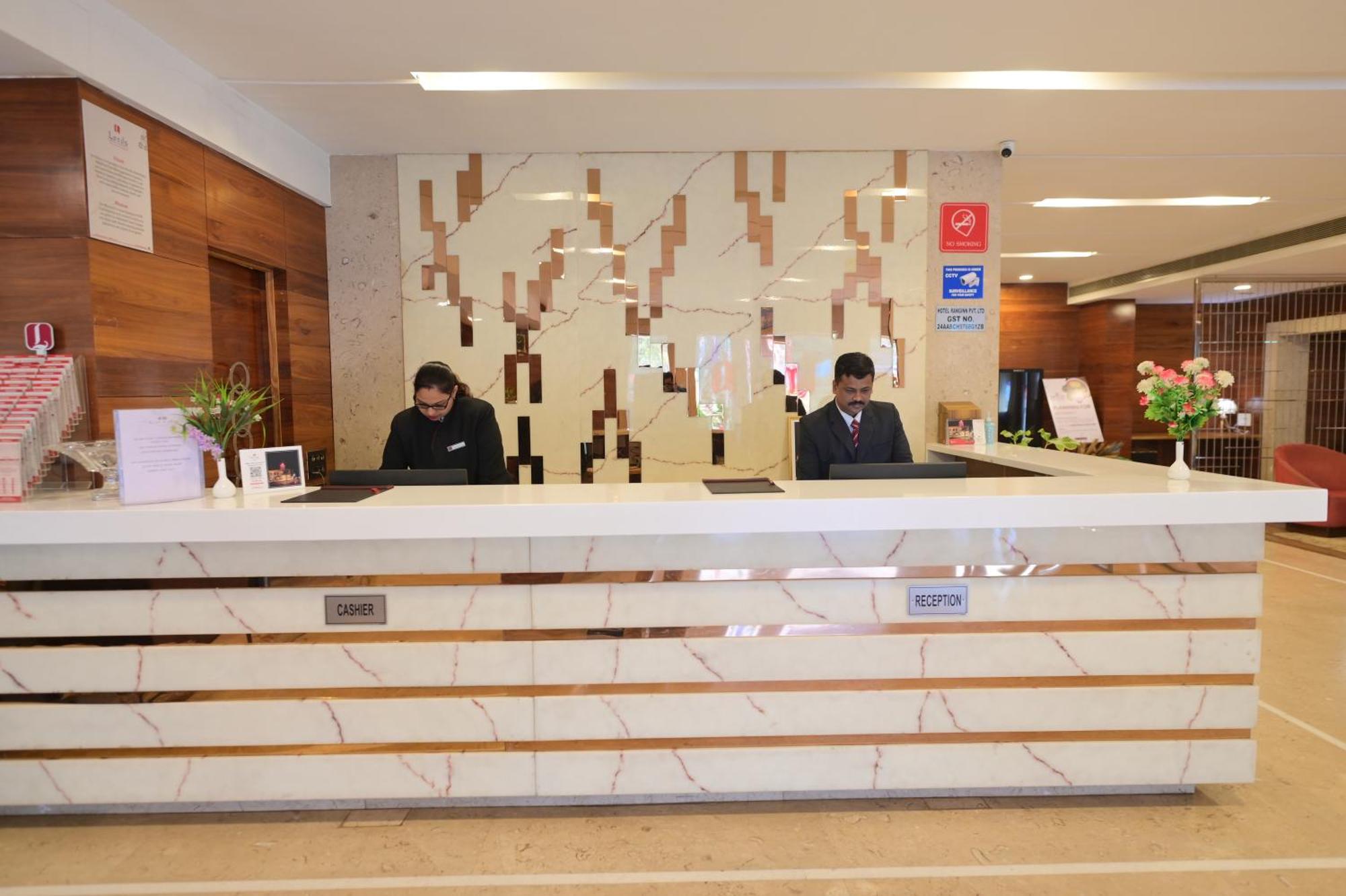 Rang Lords Inn Bharuch Екстер'єр фото