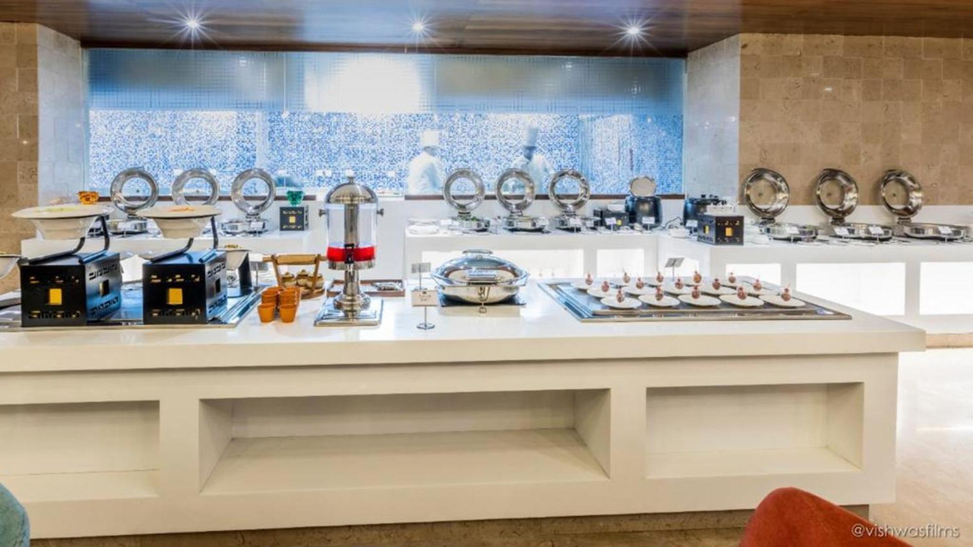 Rang Lords Inn Bharuch Екстер'єр фото